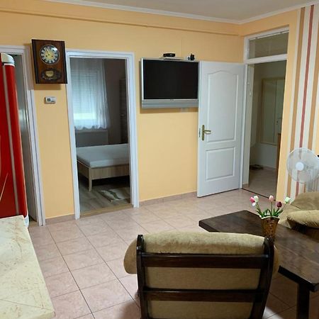 Eoetvoes Vendeghaz Villa Hajdúszoboszló Exteriör bild