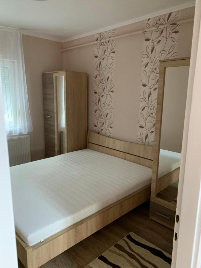 Eoetvoes Vendeghaz Villa Hajdúszoboszló Exteriör bild